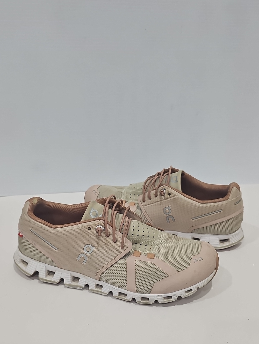 On Cloud White Running Sneakers Lightweight Athletic Shoes Women’s 6.5 Pink